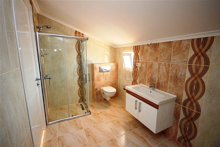 فيلا بثلاثة طوابق في بيليك 