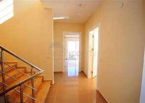 فيلا بثلاثة طوابق في بيليك 