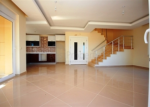 فيلا بثلاثة طوابق في بيليك 