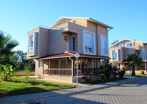 فيلا بثلاثة طوابق في بيليك 