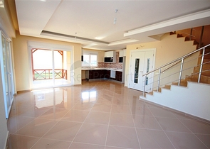 فيلا بثلاثة طوابق في بيليك 