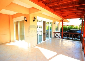 فيلا بثلاثة طوابق في بيليك 