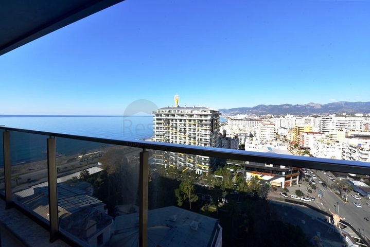 شقة ضخمة مطلة على 3+1 على الساحل الأول