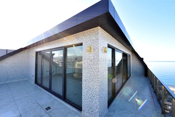 شقة ضخمة مطلة على 3+1 على الساحل الأول