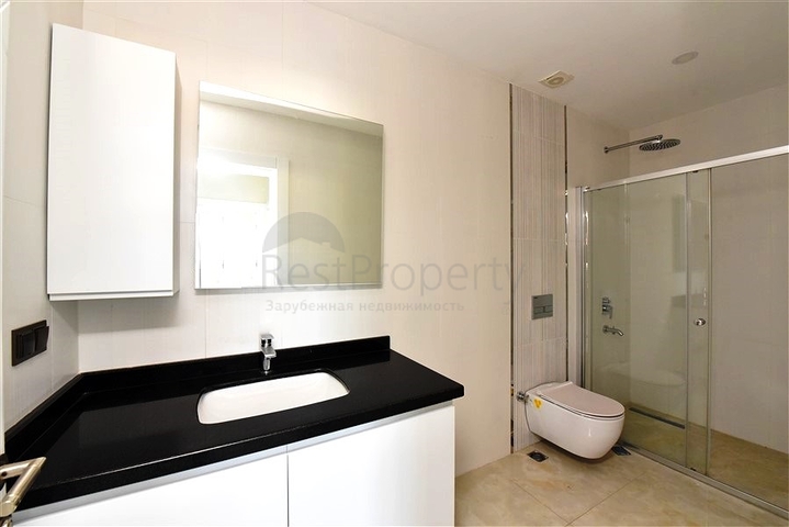 شقة ضخمة مطلة على 3+1 على الساحل الأول