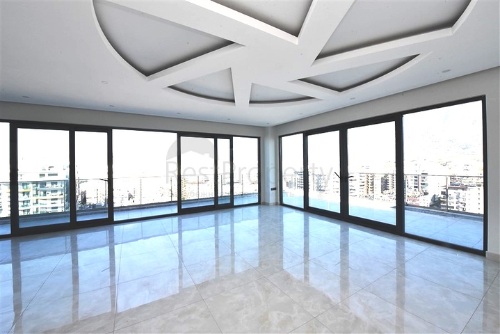 شقة ضخمة مطلة على 3+1 على الساحل الأول