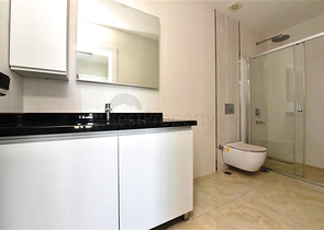 شقة ضخمة مطلة على 3+1 على الساحل الأول