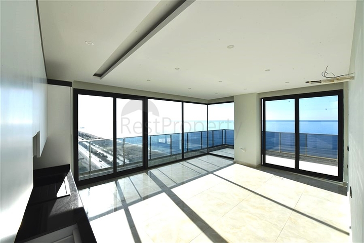 شقة 2 + 1 مع إطلالة بانورامية على البحر في منطقة محمودلار