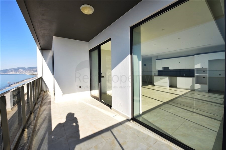 شقة 2 + 1 مع إطلالة بانورامية على البحر في منطقة محمودلار