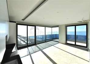 شقة 2 + 1 مع إطلالة بانورامية على البحر في منطقة محمودلار