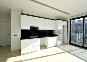 شقة 2 + 1 مع إطلالة بانورامية على البحر في منطقة محمودلار