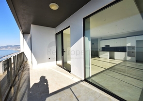 شقة 2 + 1 مع إطلالة بانورامية على البحر في منطقة محمودلار