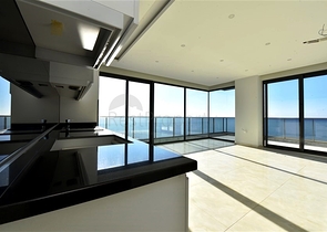 شقة 2 + 1 مع إطلالة بانورامية على البحر في منطقة محمودلار