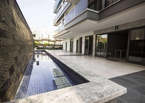 شقة 2 + 1 مع إطلالة بانورامية على البحر في منطقة محمودلار