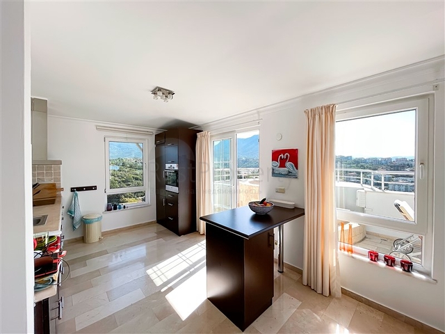 بنتهاوس 3 + 2 مطل على البحر في منطقة توسمور