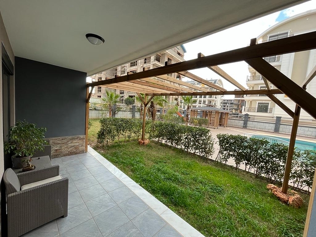 دوبلكس حديقة من طابقين 2 + 1 في منطقة أوبا 