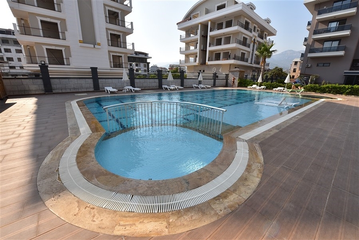 دوبلكس حديقة من طابقين 2 + 1 في منطقة أوبا 