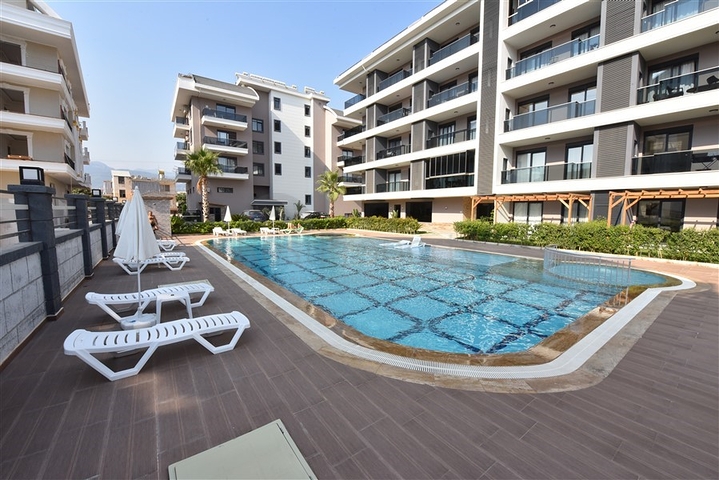 دوبلكس حديقة من طابقين 2 + 1 في منطقة أوبا 