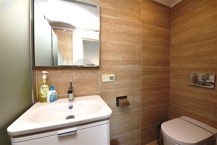 شقة فسيحة من غرفتي نوم على الساحل الأول