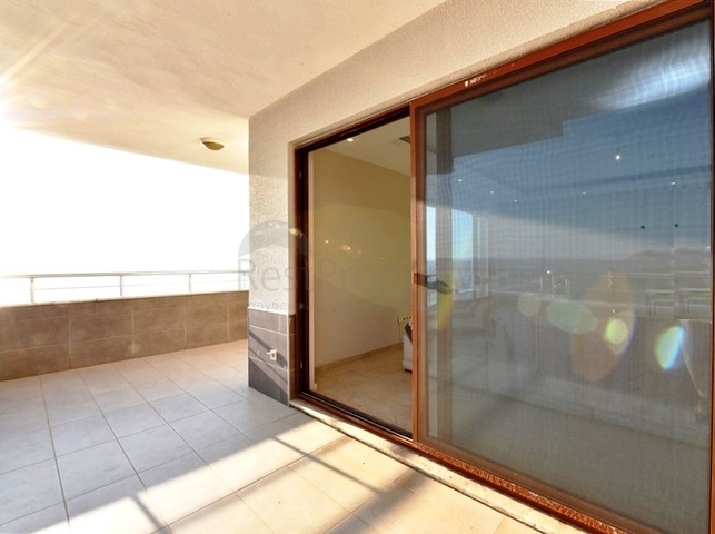 شقة فسيحة من غرفتي نوم على الساحل الأول