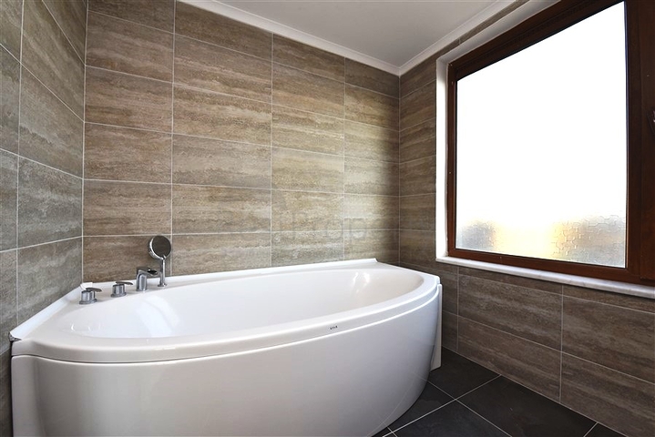 شقة فسيحة من غرفتي نوم على الساحل الأول