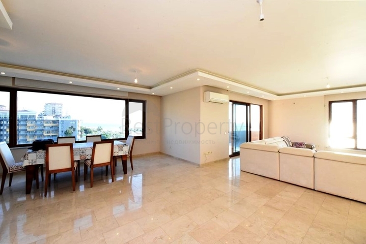 شقة فسيحة من غرفتي نوم على الساحل الأول