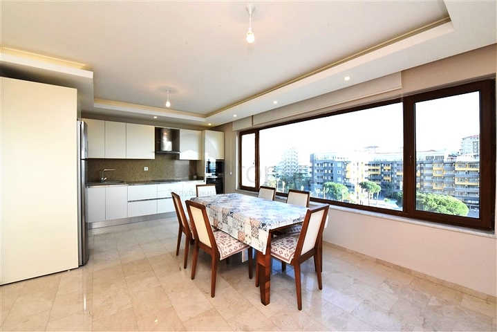 شقة فسيحة من غرفتي نوم على الساحل الأول