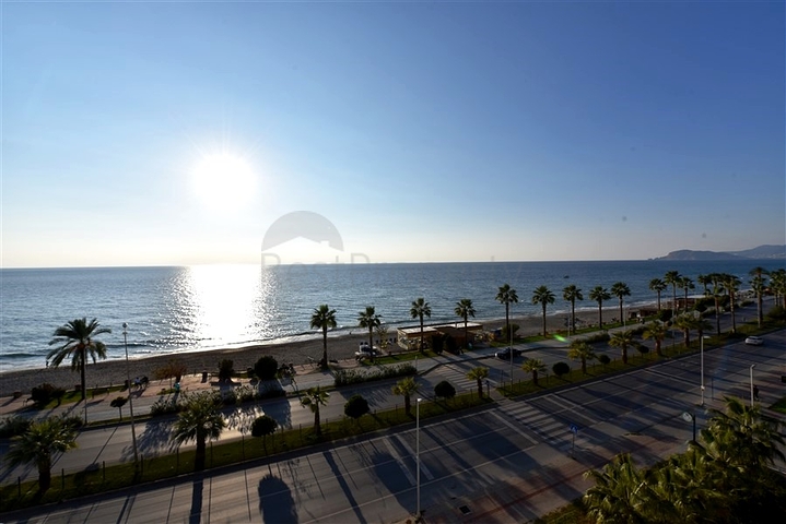 شقة فسيحة من غرفتي نوم على الساحل الأول