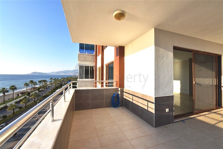 شقة فسيحة من غرفتي نوم على الساحل الأول