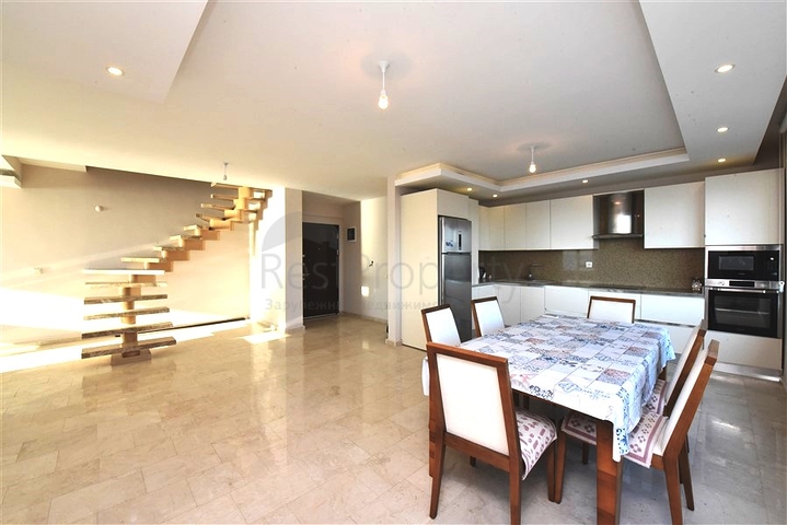 شقة فسيحة من غرفتي نوم على الساحل الأول