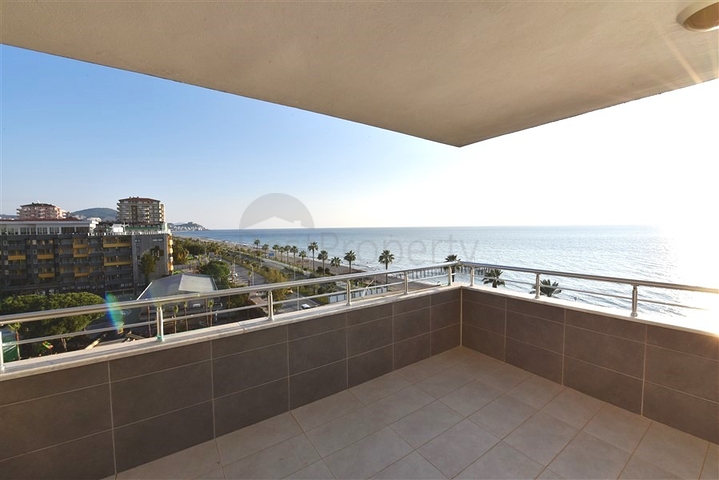 شقة فسيحة من غرفتي نوم على الساحل الأول