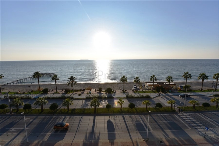 شقة فسيحة من غرفتي نوم على الساحل الأول