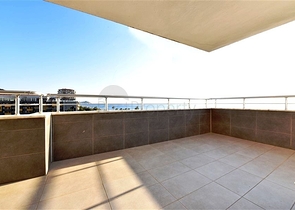 شقة فسيحة من غرفتي نوم على الساحل الأول