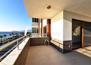 شقة فسيحة من غرفتي نوم على الساحل الأول