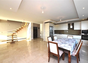 شقة فسيحة من غرفتي نوم على الساحل الأول