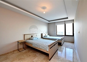 شقة فسيحة من غرفتي نوم على الساحل الأول