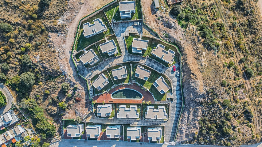 مجمع جديد مع إطلالات بانورامية على البحر في موقع مريح في منطقة ياليكافاك.