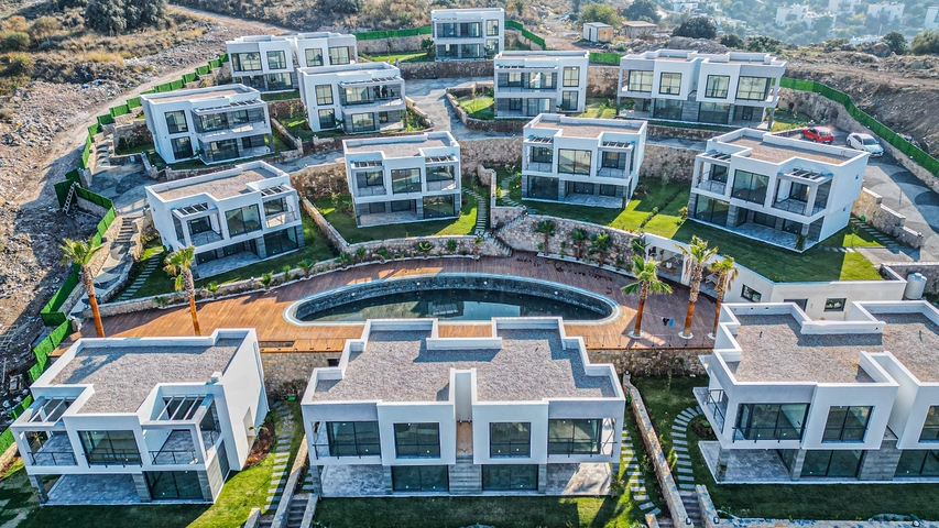 مجمع جديد مع إطلالات بانورامية على البحر في موقع مريح في منطقة ياليكافاك.