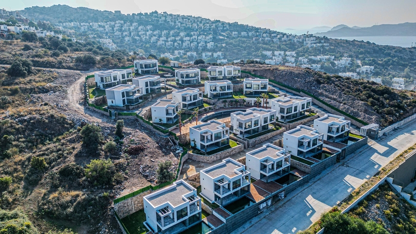 مجمع جديد مع إطلالات بانورامية على البحر في موقع مريح في منطقة ياليكافاك.