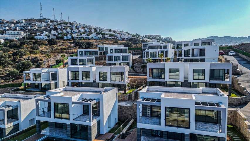 مجمع جديد مع إطلالات بانورامية على البحر في موقع مريح في منطقة ياليكافاك.