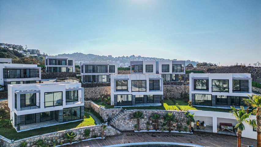 مجمع جديد مع إطلالات بانورامية على البحر في موقع مريح في منطقة ياليكافاك.