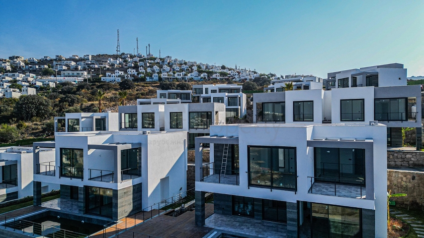 مجمع جديد مع إطلالات بانورامية على البحر في موقع مريح في منطقة ياليكافاك.