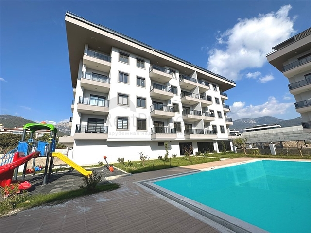 تحتوي الشقة على تصميم 2 + 1 مع مطبخ منفصل