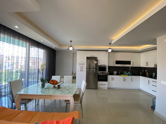 بنتهاوس من ثلاث غرف نوم في مجمع سكني مع بنية تحتية