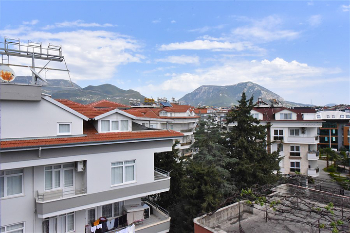 2 + 1 بنتهاوس في منطقة أوبا 