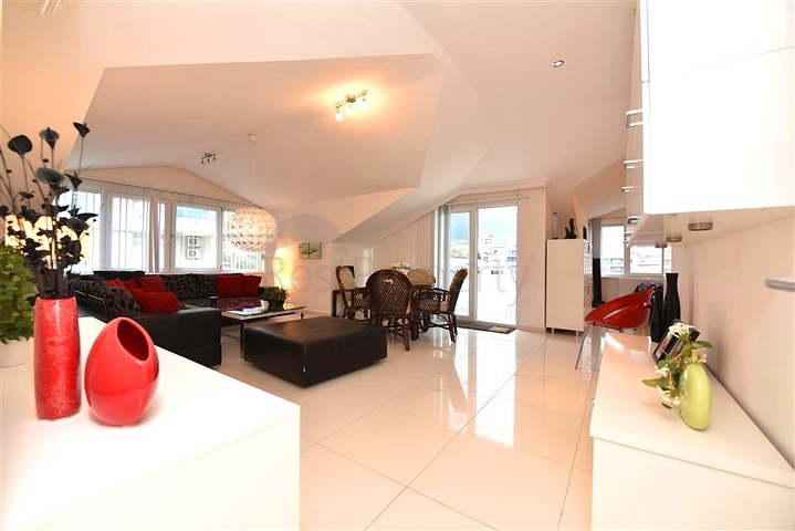 شقة 7+1 مع مطبخ منفصل في منطقة جيكجيلي شقة 7+1 مع مطبخ منفصل في منطقة جيكجيلي