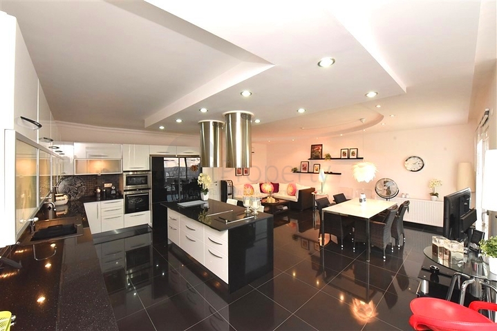 شقة 7+1 مع مطبخ منفصل في منطقة جيكجيلي شقة 7+1 مع مطبخ منفصل في منطقة جيكجيلي