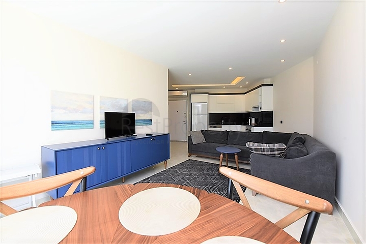 شقة 1+1 مطلة على البحر في مجمع متميز