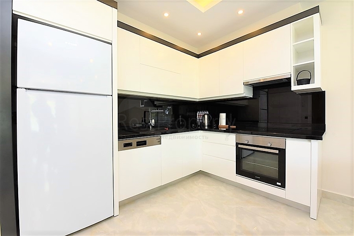 شقة 1+1 مطلة على البحر في مجمع متميز