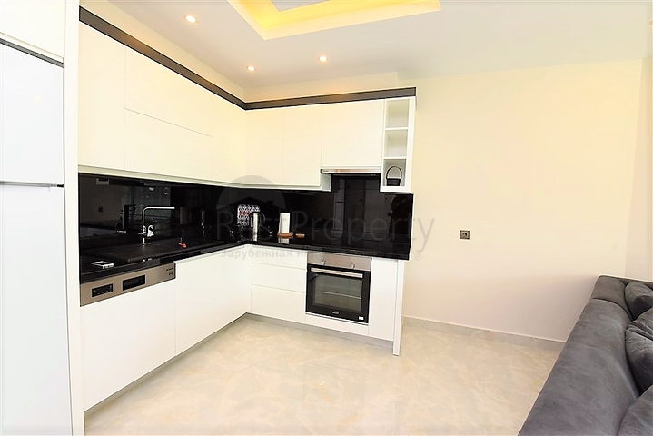 شقة 1+1 مطلة على البحر في مجمع متميز